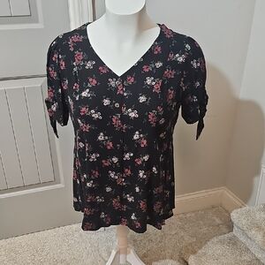 Torrid Black Floral V-Neck Short Sleeve Blouse - Women's Top